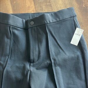 Women’s gap pants with zipper and button. Very stretchy material. Work and play